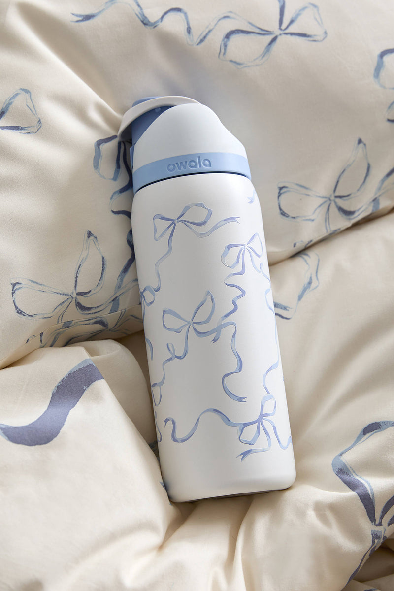 Owala UO Exclusive FreeSip 32oz Bow Water Bottle